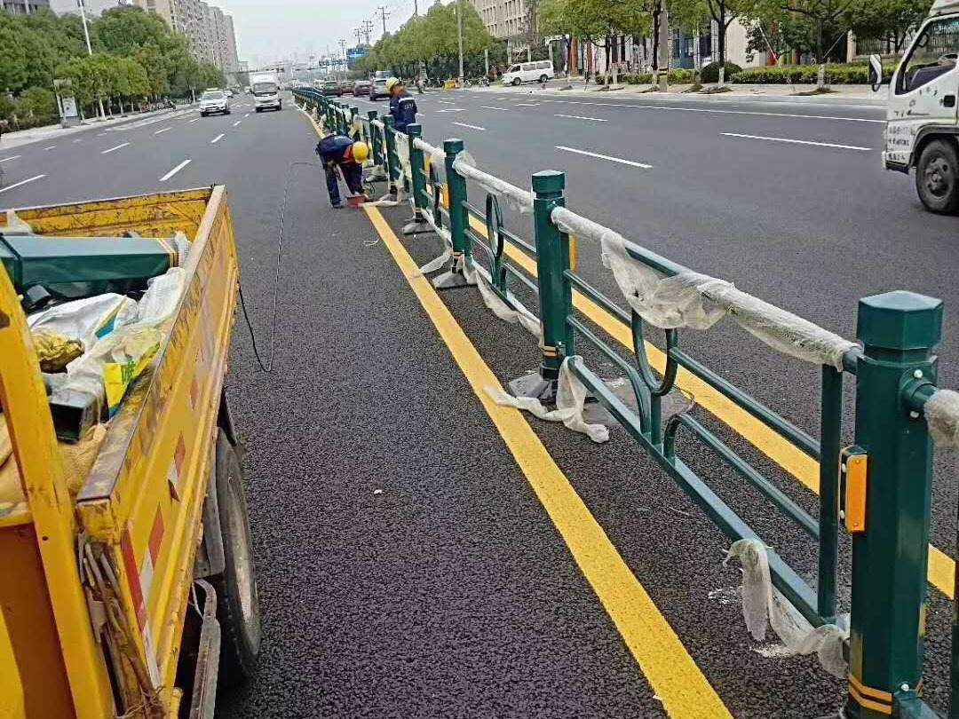 八角立柱道(dào)路隔離護欄